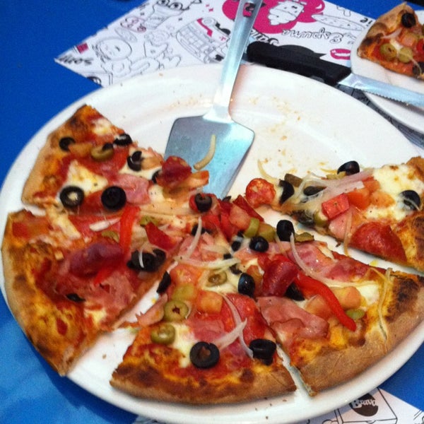 3/7/2013 tarihinde I Z.ziyaretçi tarafından Brava Pizza &amp; Espuma'de çekilen fotoğraf