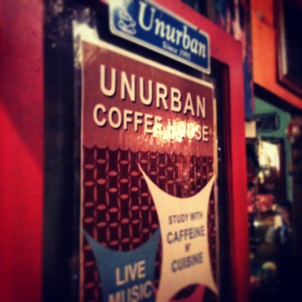 Das Foto wurde bei UnUrban Coffee House von Varun D. am 6/26/2014 aufgenommen