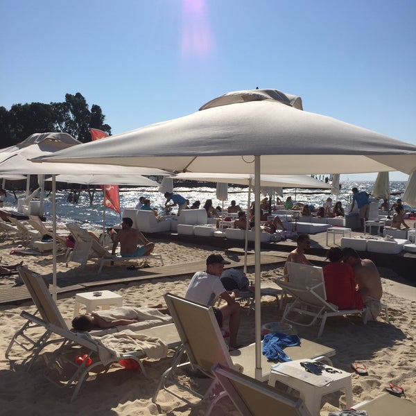รูปภาพถ่ายที่ Çilek Beach Club โดย Sait K. เมื่อ 9/16/2016