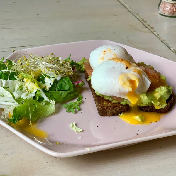 This place is one of the “top breakfast list” in Tallinn or even Estonia I’d say. Absolute must have is “poached eggs with avocado and salmon” - this is definitely love from the first bite 😋