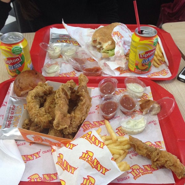 Photo taken at Henny Fried Chicken by Esraaa on 2/18/2014