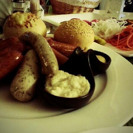 4/11/2013 tarihinde Maria V.ziyaretçi tarafından Пивний Ресторан Вагон / Beer Restaurant Wagon'de çekilen fotoğraf