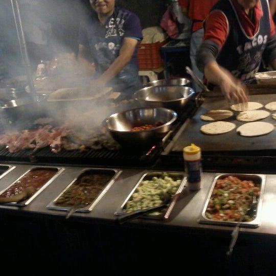 Foto tirada no(a) Tacos Chapultepec por €§t£↑B4N Z. em 12/22/2012