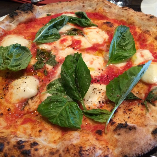 5/30/2014 tarihinde Rechie V.ziyaretçi tarafından Goodfellas Wood Oven Pizza'de çekilen fotoğraf