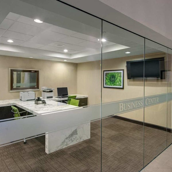 รูปภาพถ่ายที่ Embassy Suites by Hilton West Palm Beach Central โดย Embassy Suites by Hilton West Palm Beach Central เมื่อ 9/2/2014