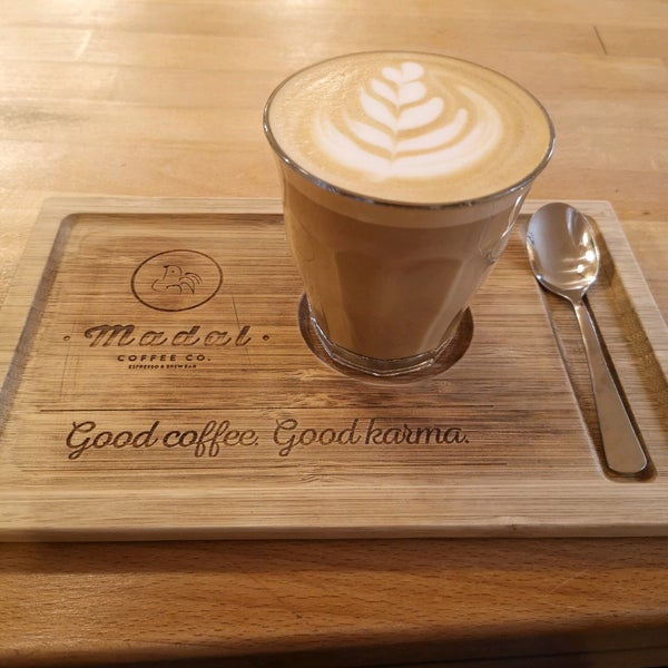 2/27/2022 tarihinde Janča R.ziyaretçi tarafından Madal Cafe - Espresso &amp; Brew Bar'de çekilen fotoğraf
