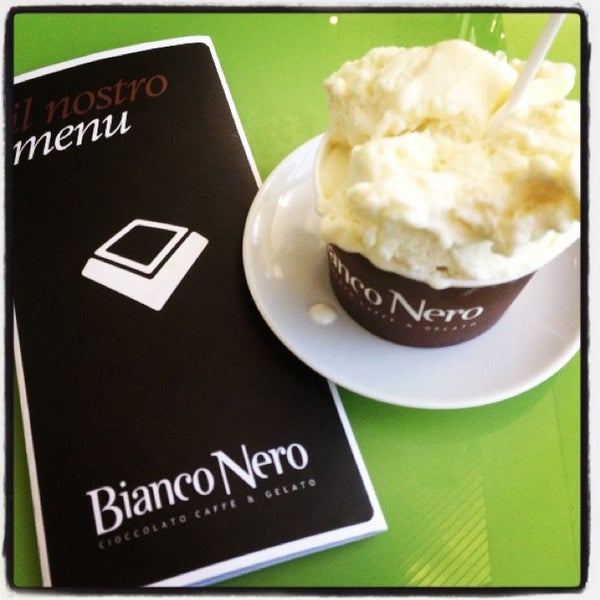 Снимок сделан в Bianco Nero Cioccolato Caffè &amp; Gelato пользователем Dieve P. 3/1/2013