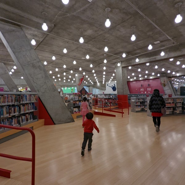 Photo taken at Seattle Central Library by Chairman T. on 11/7/2022