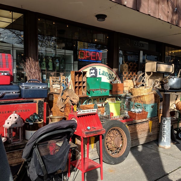 Village Antiques Mall Fort Langley, BC