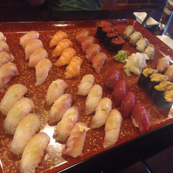 Foto tirada no(a) Sushi Capitol por Miho I. em 7/30/2015