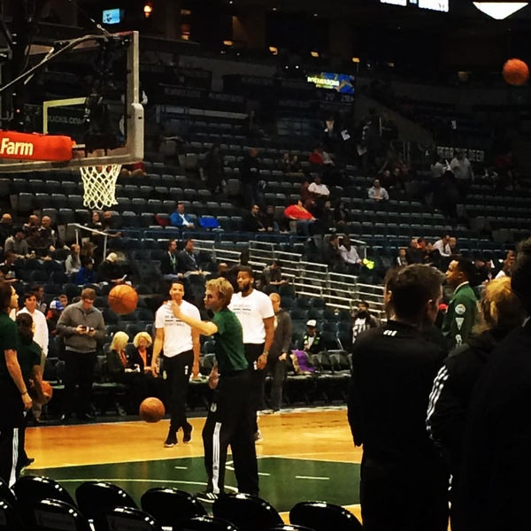 12/1/2015 tarihinde Nola J.ziyaretçi tarafından BMO Harris Bradley Center'de çekilen fotoğraf