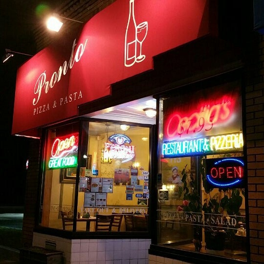 5/21/2015에 John B.님이 Cecilia&#39;s Pizza &amp; Italian Restaurant에서 찍은 사진
