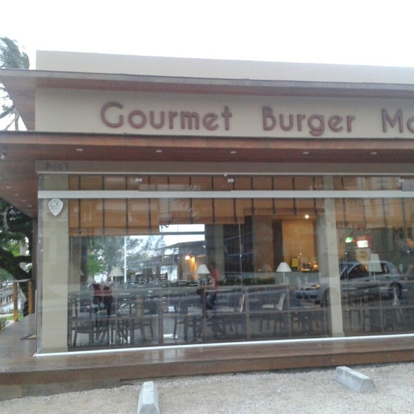 Foto tomada en Gourmet Burger Market  por Ramoni P. el 3/17/2013