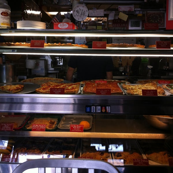 4/17/2013にNEZ N.がLa Bella Mariella Pizza IIで撮った写真