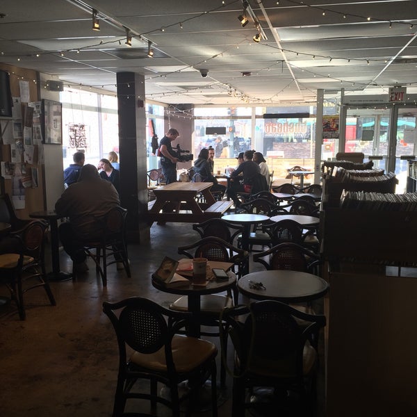 11/16/2015 tarihinde Jose Eloy G.ziyaretçi tarafından The Beat Coffeehouse'de çekilen fotoğraf