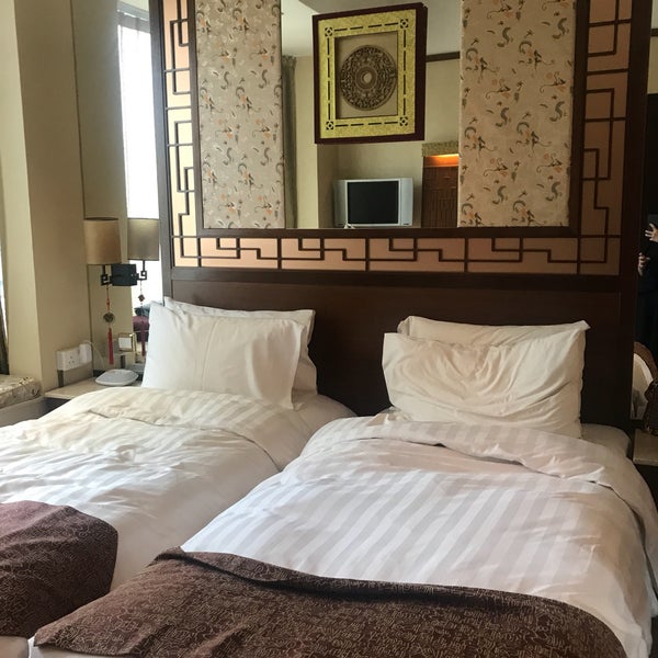 Photo taken at Lan Kwai Fong Hotel by Eunice Y. on 11/25/2017
