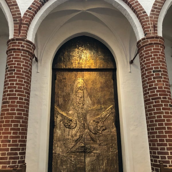 Foto diambil di Roskilde Domkirke | Roskilde Cathedral oleh Svetlana A. pada 8/29/2019