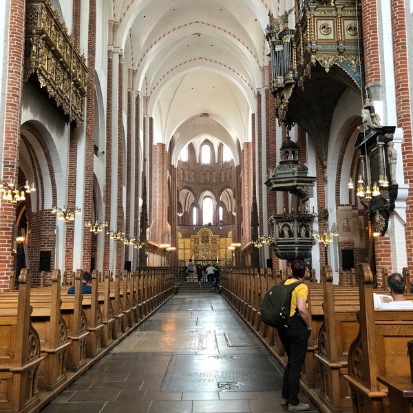 Foto diambil di Roskilde Domkirke | Roskilde Cathedral oleh Svetlana A. pada 8/29/2019