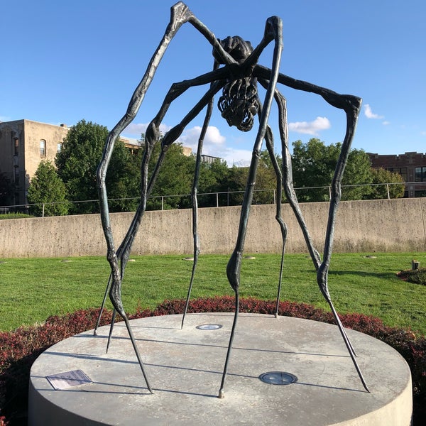 Das Foto wurde bei Pappajohn Sculpture Park von Rich B. am 10/5/2019 aufgenommen