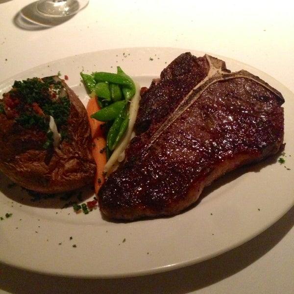 Photo taken at Donovan&#39;s Steak &amp; Chop House by Guillermo L. on 3/17/2013