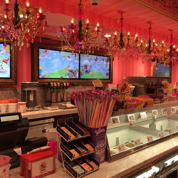 12/19/2013 tarihinde Rola H.ziyaretçi tarafından Sloan&#39;s Ice Cream - Delray'de çekilen fotoğraf