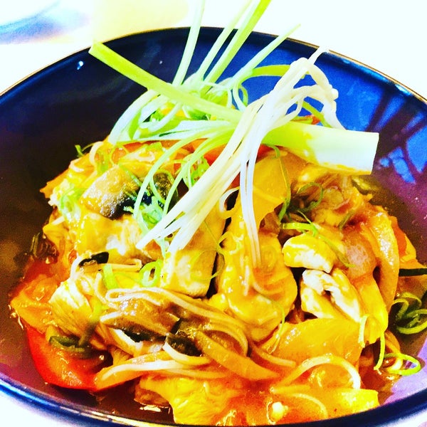 Кафе в югорске. Кафе студенческое югорск. Вок с курицей и овощами. Вок со свининой. Кофейня югорск.