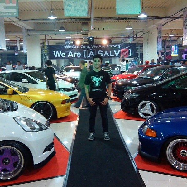 Photo taken at Bandung Electronical Mall (BE Mall) by Gilang P. on 2/16/2014
