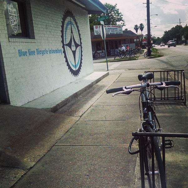 6/8/2014 tarihinde Elliott B.ziyaretçi tarafından Blue Line Bike Lab'de çekilen fotoğraf