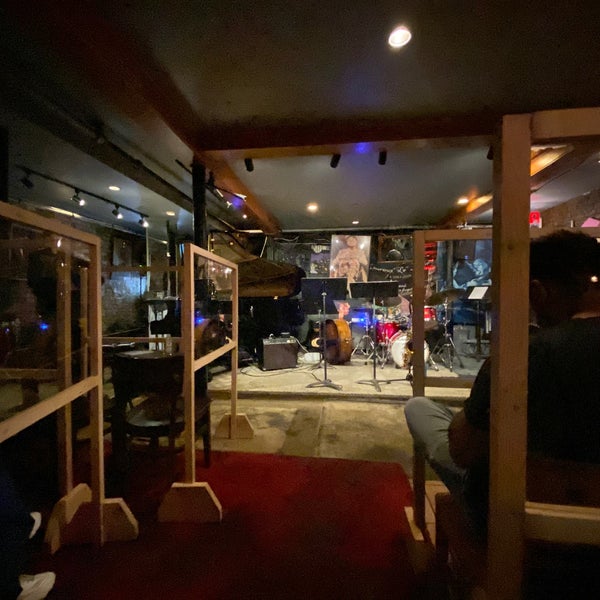 5/19/2021 tarihinde Shintaro M.ziyaretçi tarafından Smalls Jazz Club'de çekilen fotoğraf