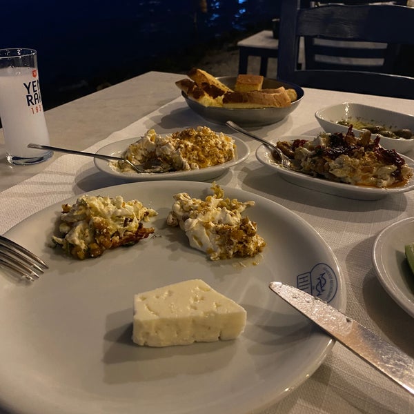 Foto diambil di Hilmi Restaurant oleh Ahmet Ç. pada 9/25/2022