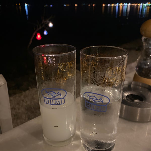Das Foto wurde bei Hilmi Restaurant von Ahmet Ç. am 10/30/2021 aufgenommen