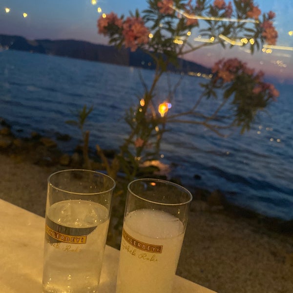 Das Foto wurde bei Hilmi Restaurant von Ahmet Ç. am 5/17/2022 aufgenommen