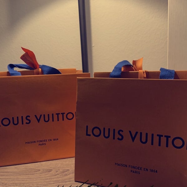Louis Vuitton - Downtown Santa Monica - 395 Santa Monica Pl #110