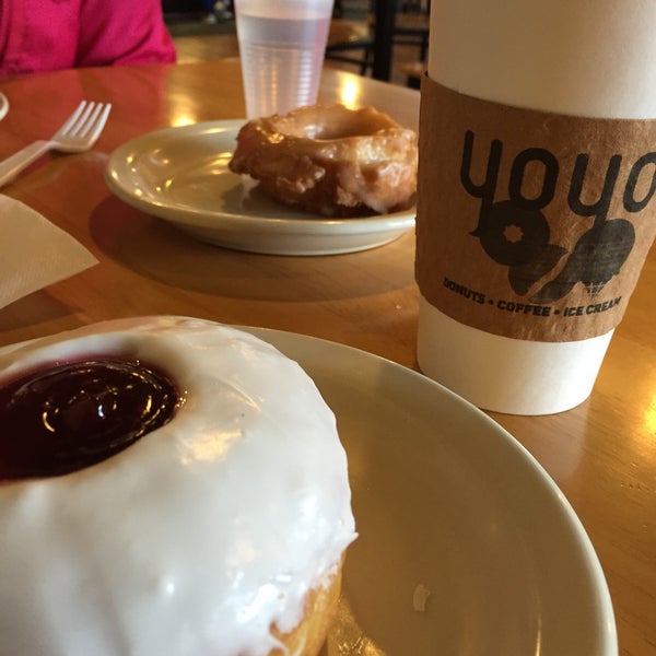 Снимок сделан в YoYo Donuts &amp; Coffee Bar пользователем Derek A. 4/18/2015