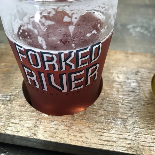 Foto tirada no(a) Forked River Brewing Company por Bobby N. em 8/3/2018