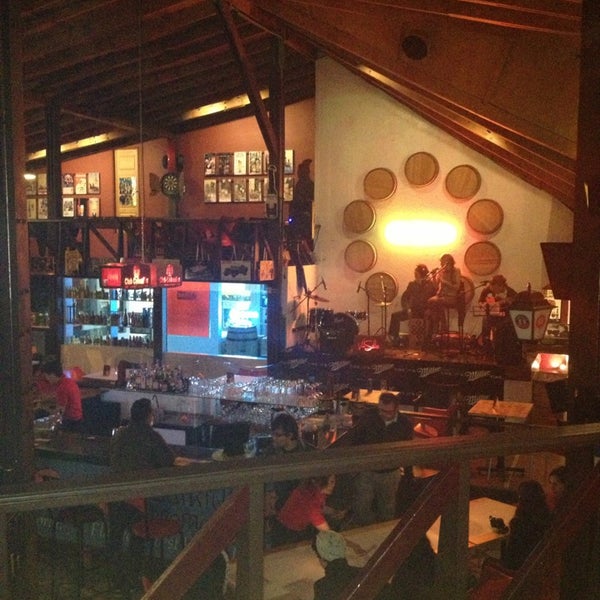 Foto scattata a Beerlandia: Grill Music Pub da Felipe T. il 3/16/2013