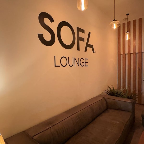 รูปภาพถ่ายที่ Sofa Lounge โดย HUSSEIN เมื่อ 2/2/2024