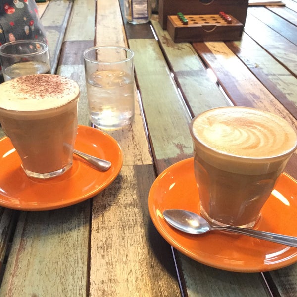 2/22/2016 tarihinde Kaimook E.ziyaretçi tarafından Overstand Coffee &amp; Breakfast'de çekilen fotoğraf
