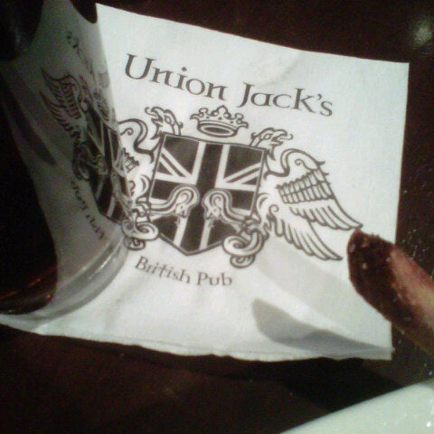 Снимок сделан в Union Jack&#39;s British Pub пользователем Jennifer N. 2/13/2013