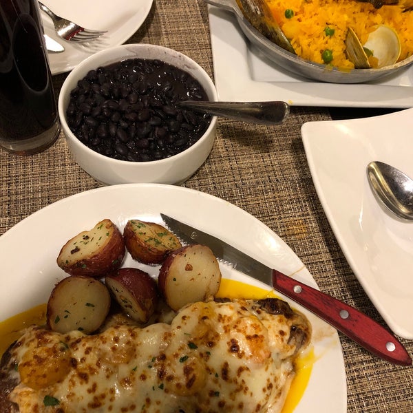 Das Foto wurde bei Ipanema Restaurant von 🦁 am 12/31/2017 aufgenommen