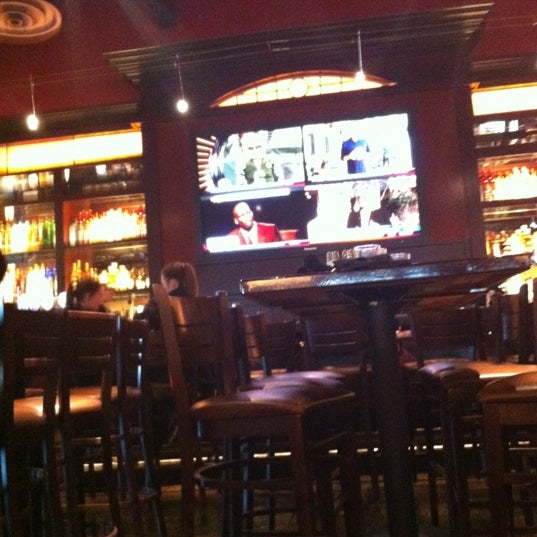 รูปภาพถ่ายที่ BJ&#39;s Restaurant &amp; Brewhouse โดย Terri B. เมื่อ 12/5/2012