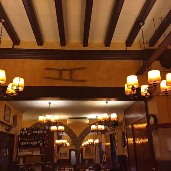 Foto diambil di Restaurant La Font de Prades oleh Nuria L. pada 11/22/2015