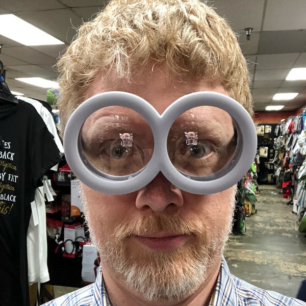 Spirit Halloween Store (Artık Kapalı) 2825 Santa Rosa Ave