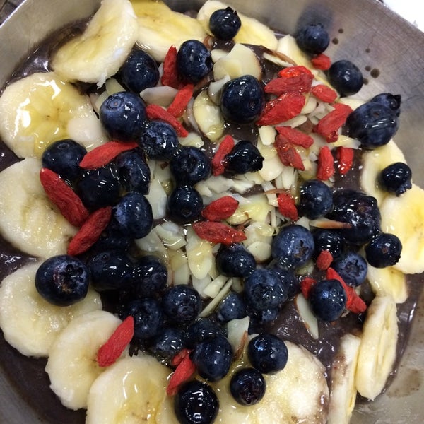 Photo taken at Vitality Bowls by Dr. E.N. S. on 3/26/2014