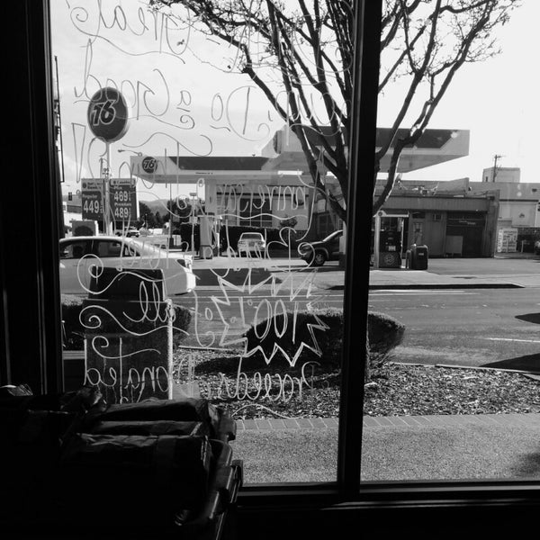 Photo taken at Peet&#39;s Coffee &amp; Tea by meli. on 4/27/2014