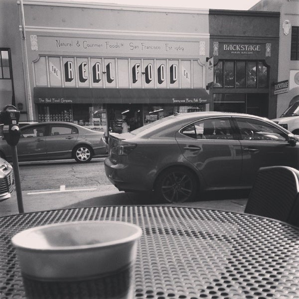 Photo taken at Peet&#39;s Coffee &amp; Tea by meli. on 3/6/2014