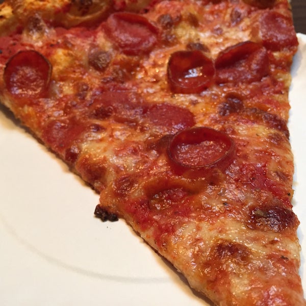9/30/2017 tarihinde Ryan Y.ziyaretçi tarafından Big Mario&#39;s Pizza'de çekilen fotoğraf