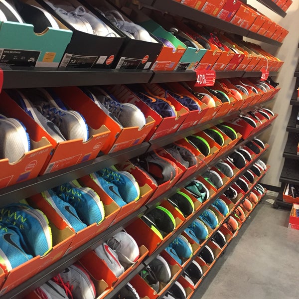 desnudo periodista comprender Fotos en Nike Factory Store - Monterrey, Nuevo León