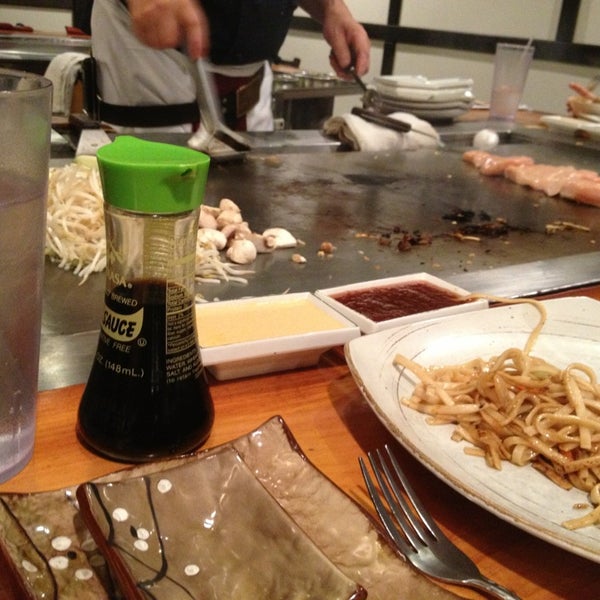 3/4/2013にDevin F.がOsaka Japanese Steakhouse &amp; Sushi Barで撮った写真