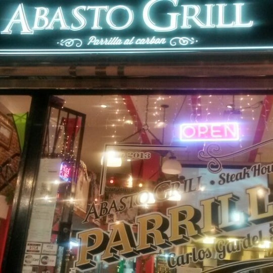 Foto scattata a Abasto Grill Parrilla / Steak House da Leo G. il 12/20/2014